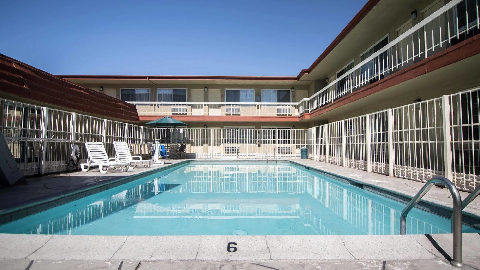 Motel Super 8 By Wyndham Albuquerque Downtown Exterior foto